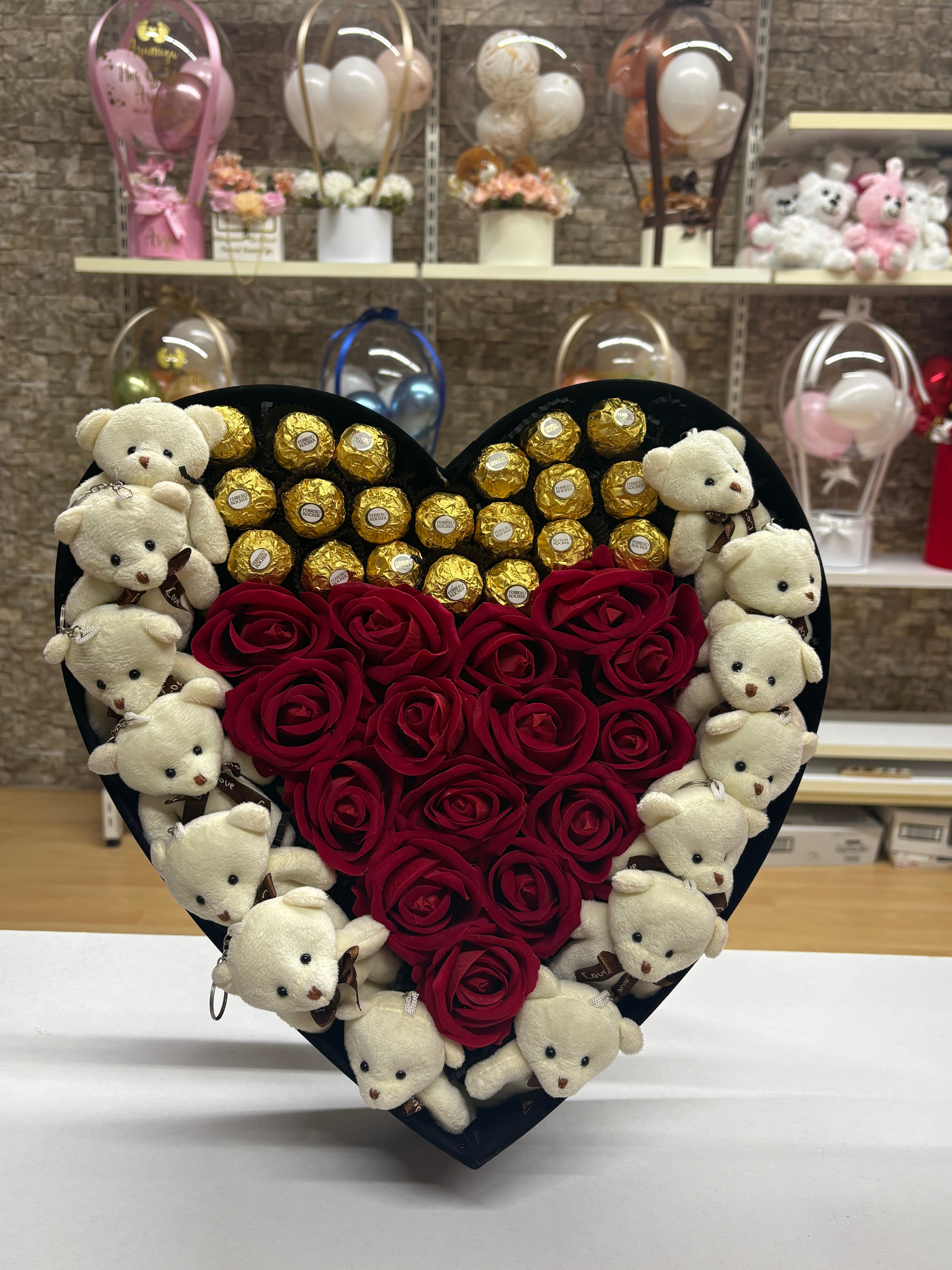 Ferrero Rocher Çikolatalı Kalp Hediye Kutusu – Kırmızı Gül ve Ayıcık Tasarımı-Hediye